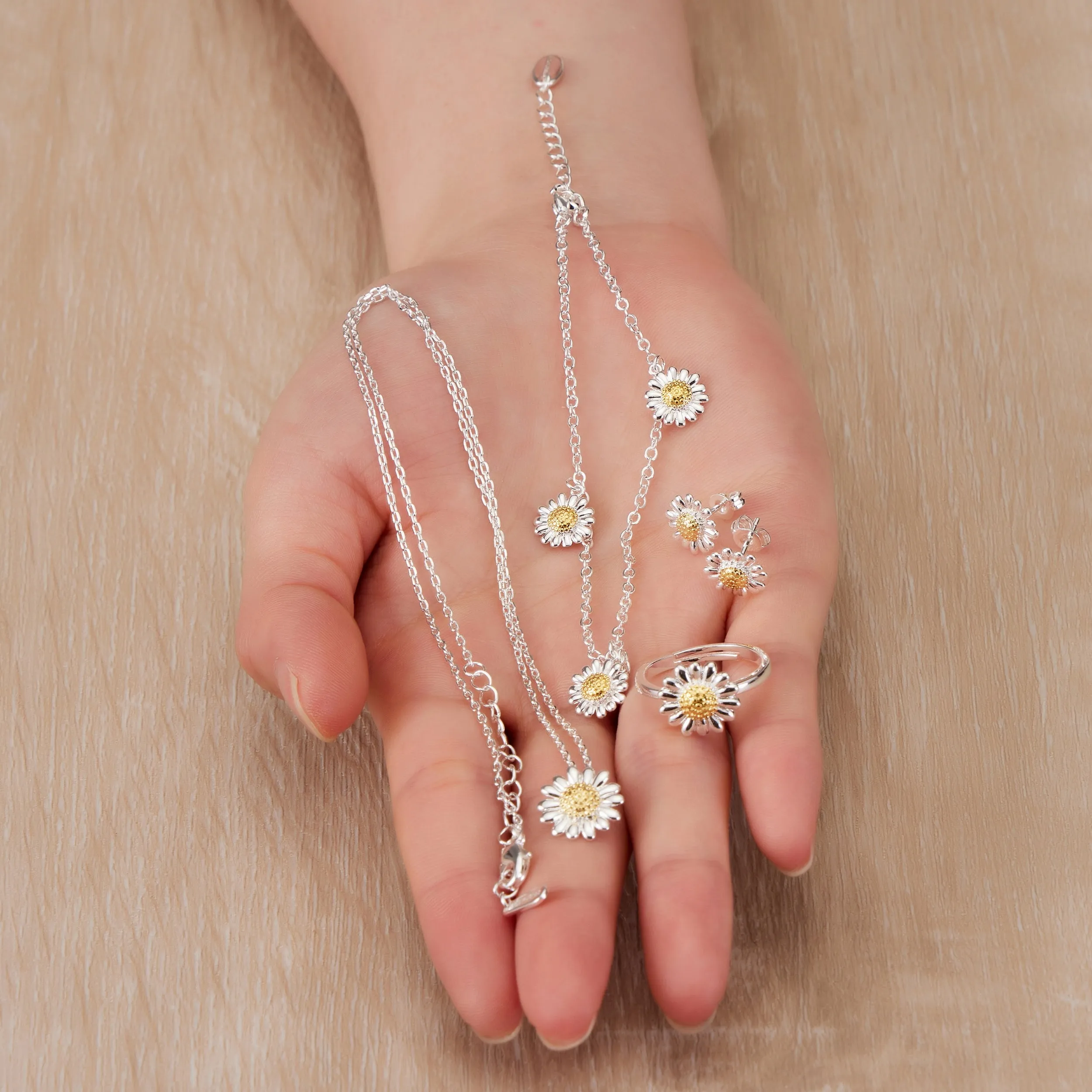 4pc Daisy Bracelet Set