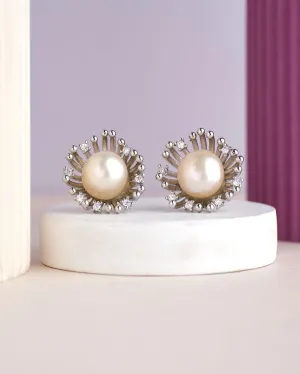 Beautiful Pearl Stud Earring