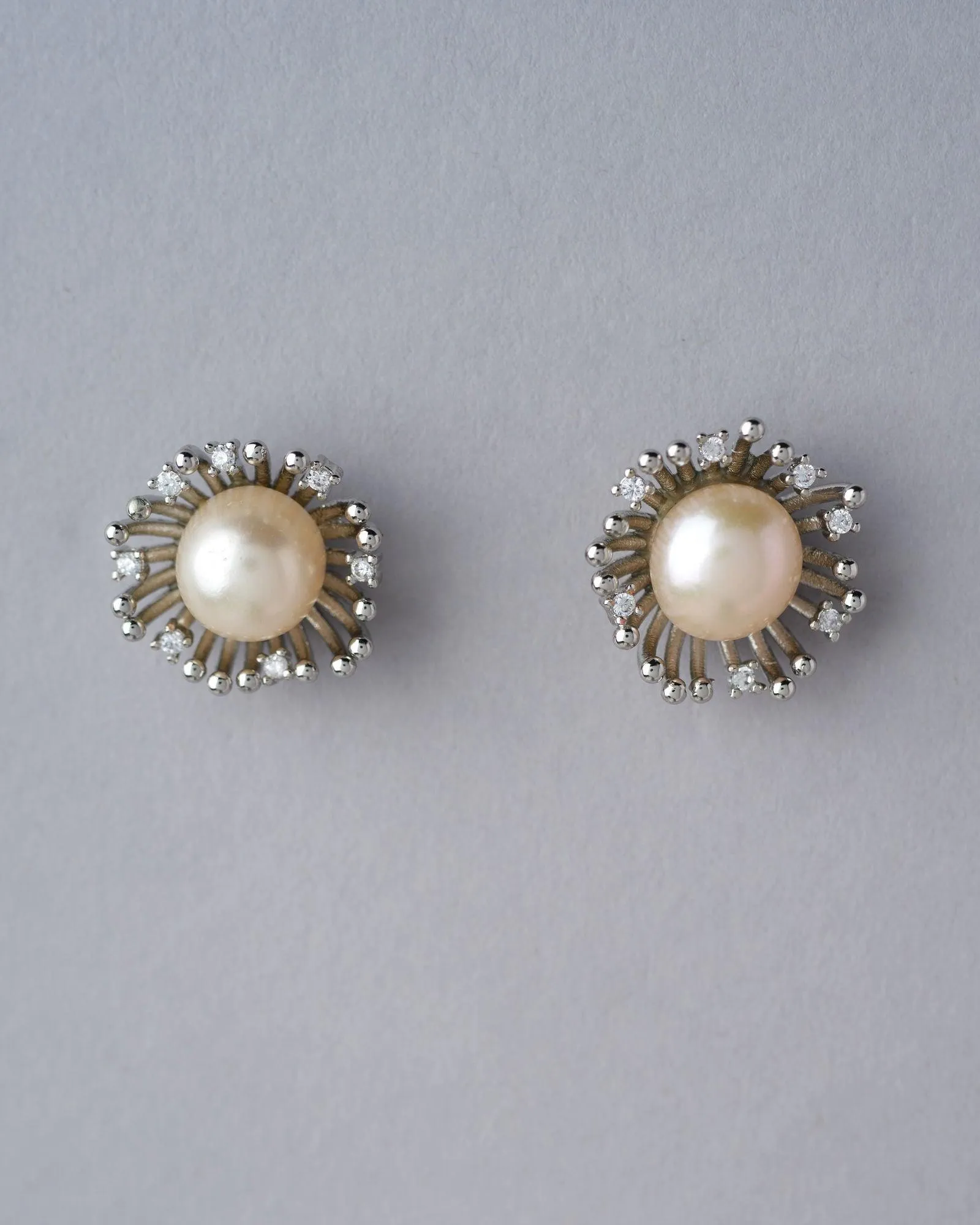 Beautiful Pearl Stud Earring