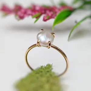 Freshwater Keshi pearl ring in 18k Gold