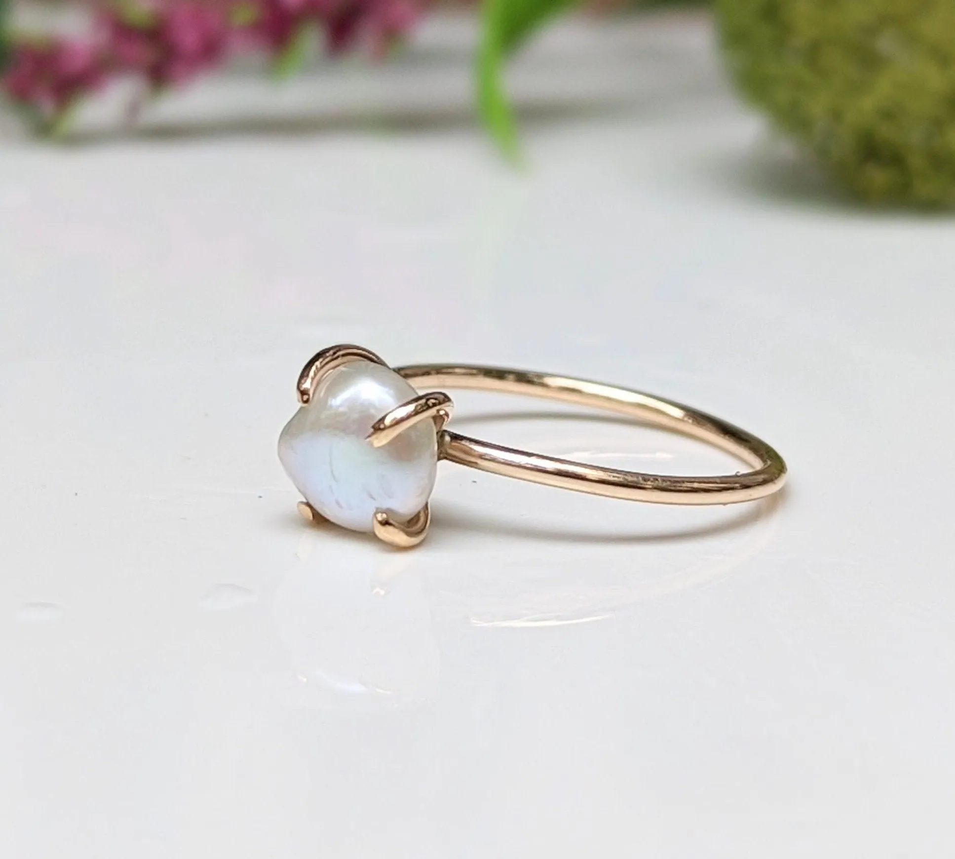 Freshwater Keshi pearl ring in 18k Gold