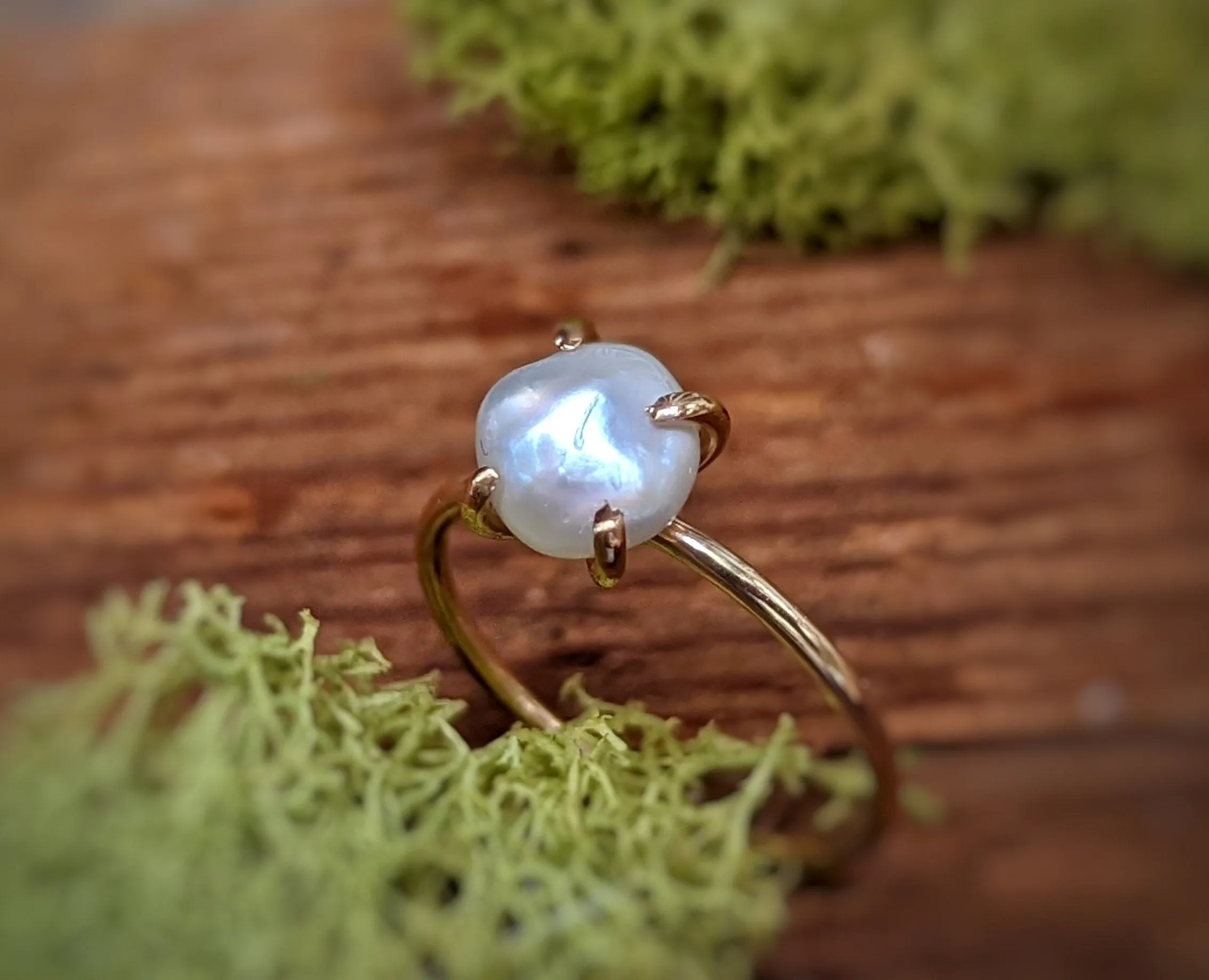 Freshwater Keshi pearl ring in 18k Gold