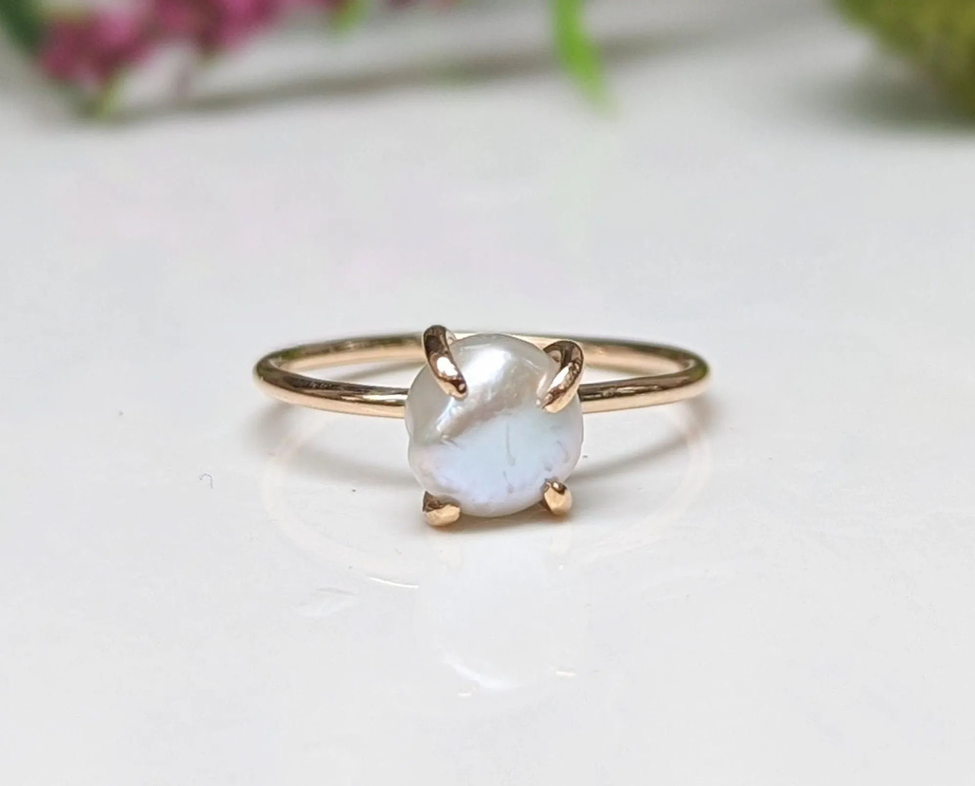 Freshwater Keshi pearl ring in 18k Gold