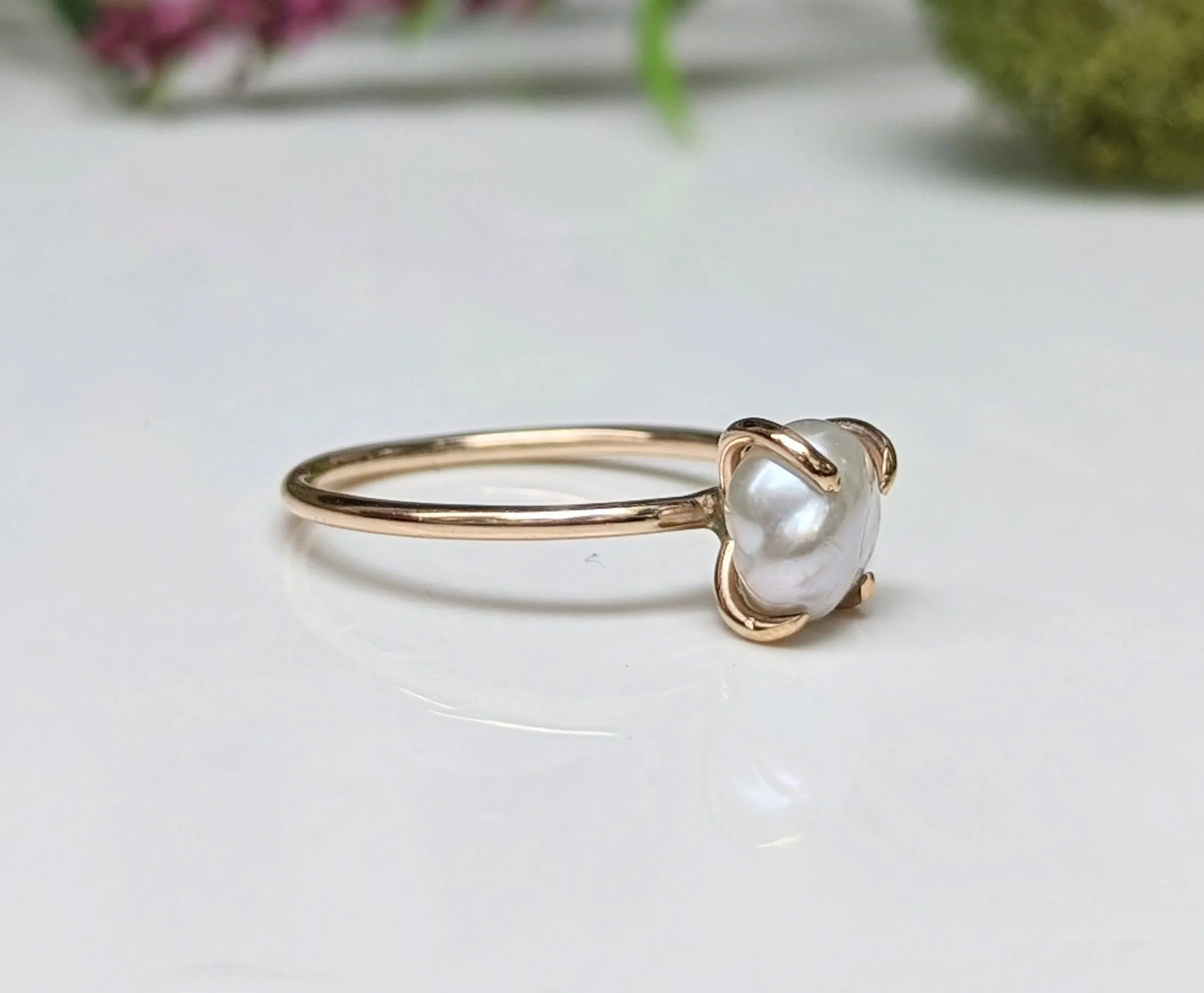 Freshwater Keshi pearl ring in 18k Gold