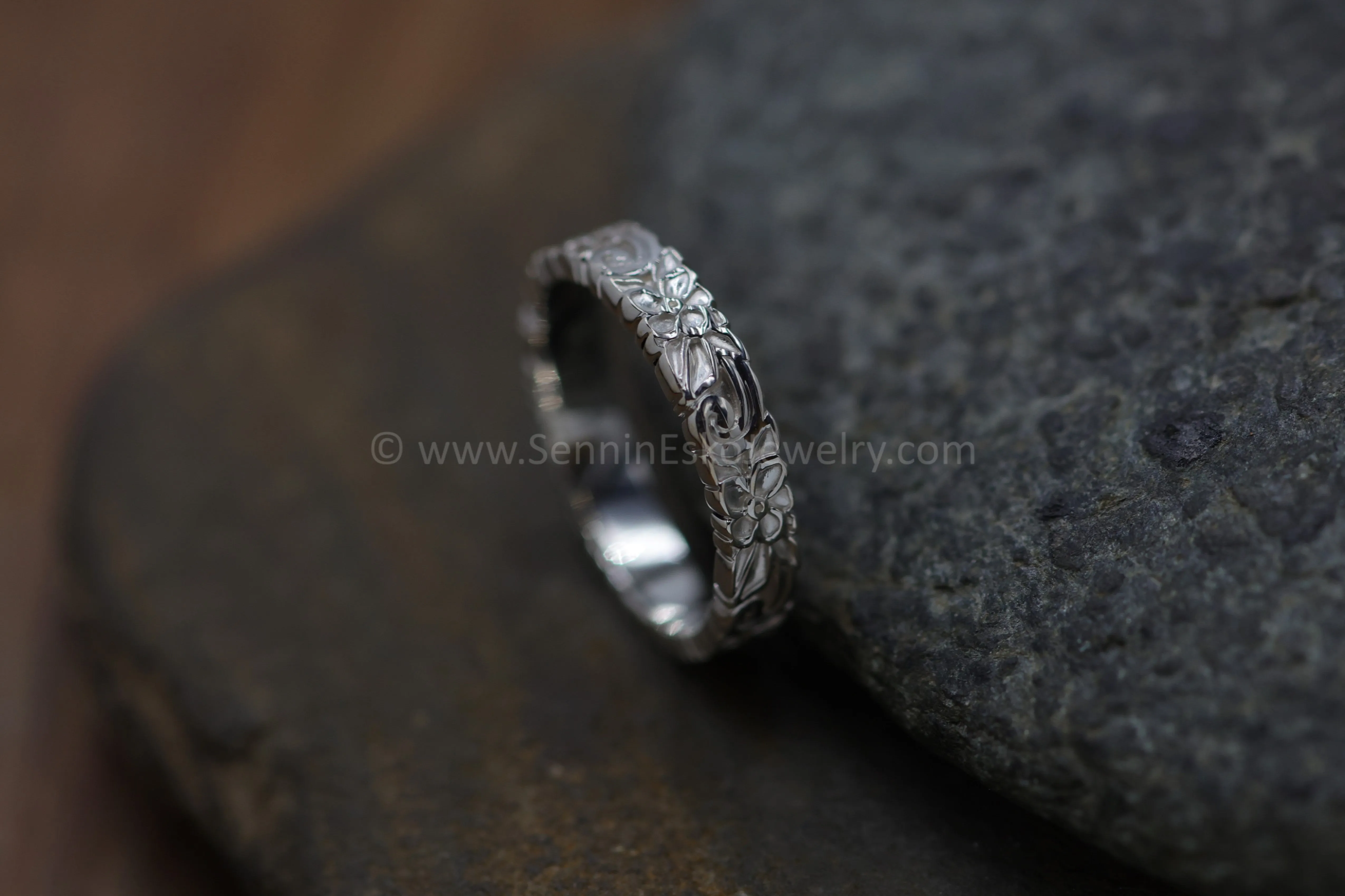 READY TO SHIP Silver Flower/Leaf Ring, Continuous Design, Size 7