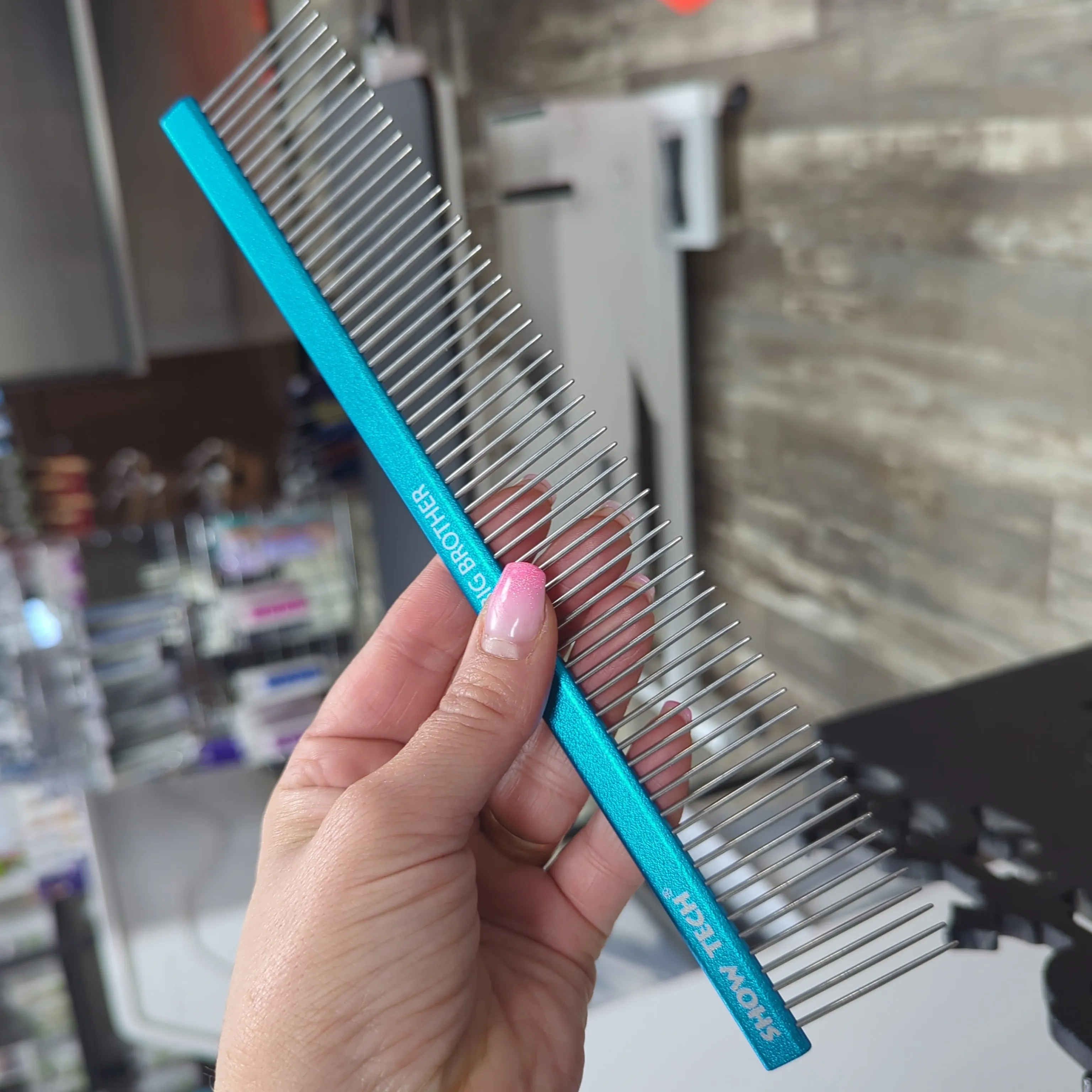 Show Tech Big Brother Comb