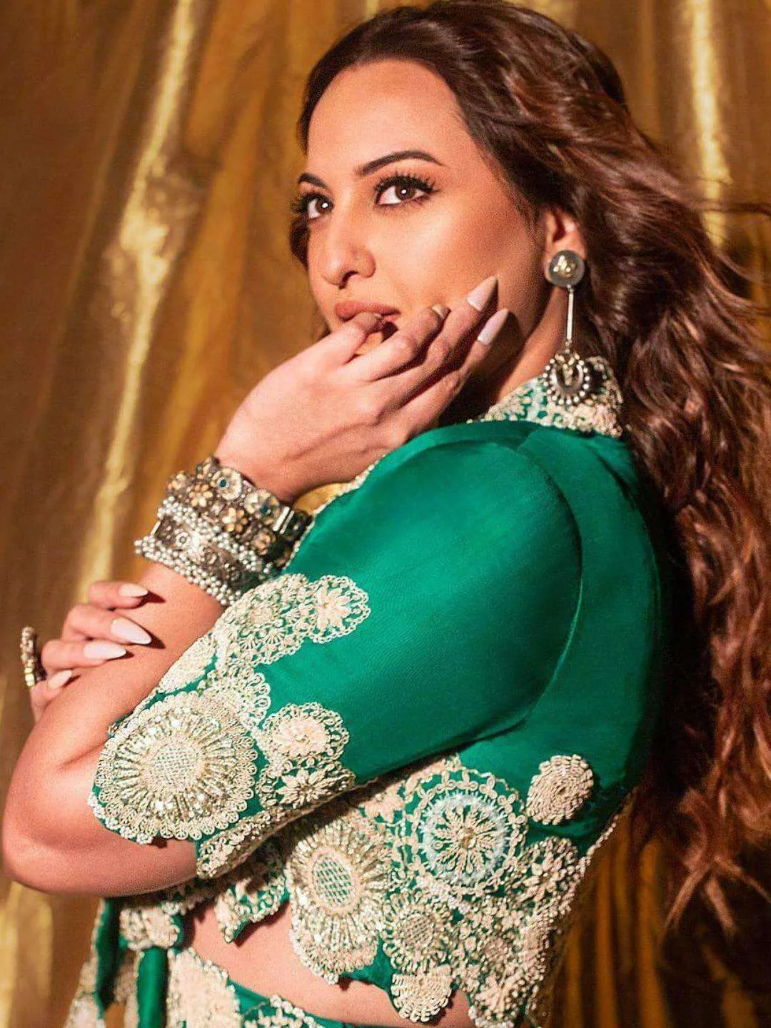 Sonakshi Sinha In Oxidised Pearl Handcrafted Cuff